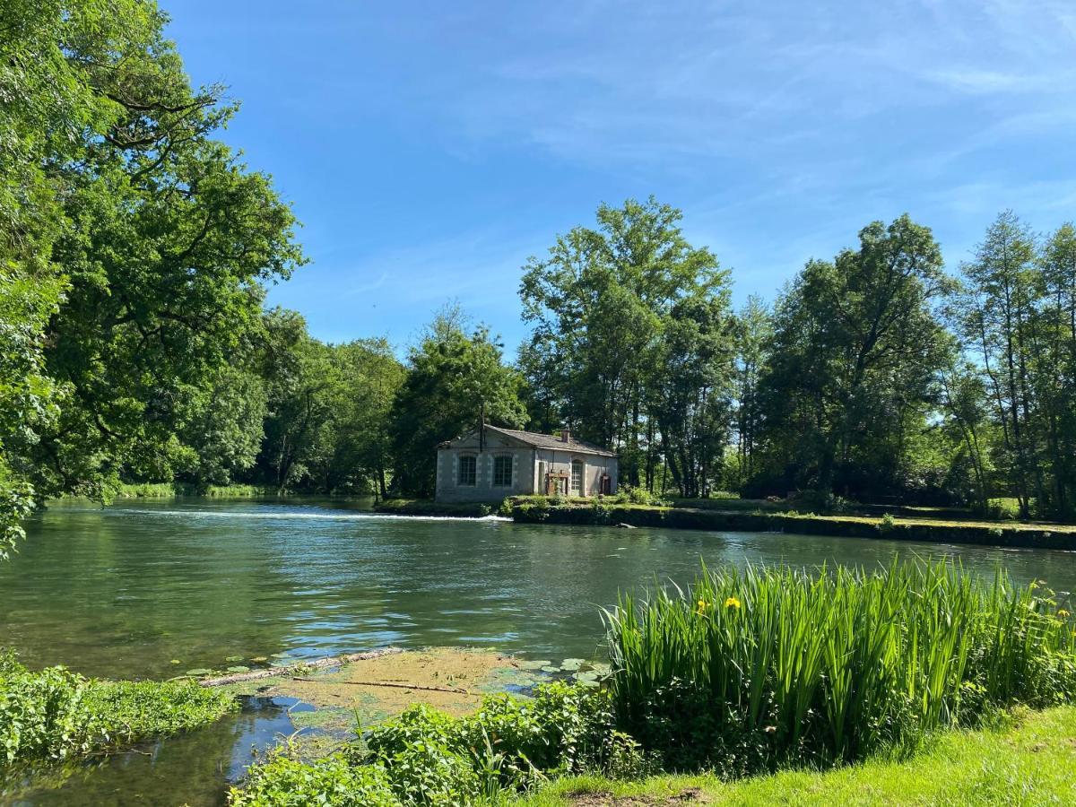 Chateau Des Loups - Les Cypres Echire Eksteriør bilde